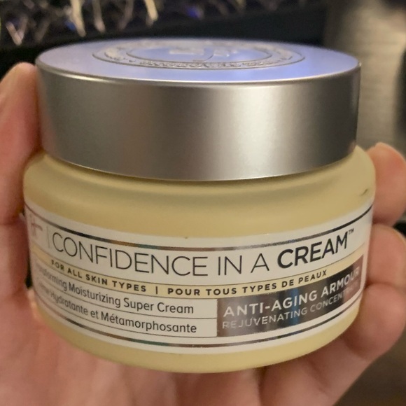 IT Cosmetics Confidence In A Cream - Picture 3 of 3